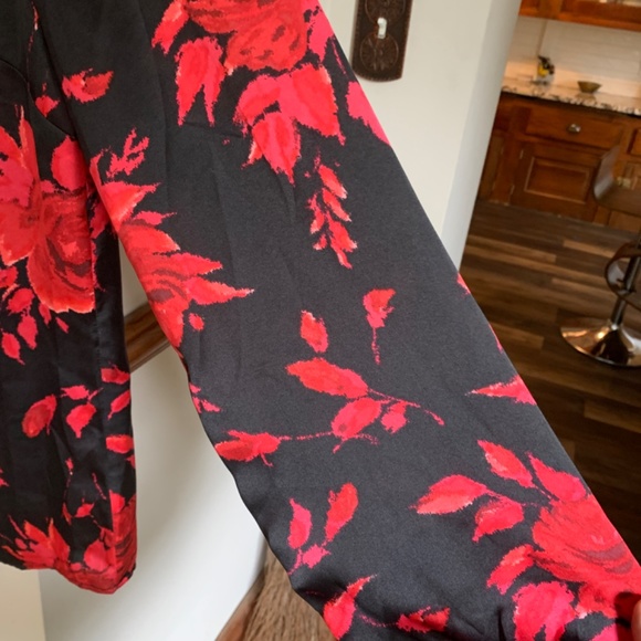 Talbots balloon sleeve floral blouse. Worn maybe once. - Picture 4 of 6